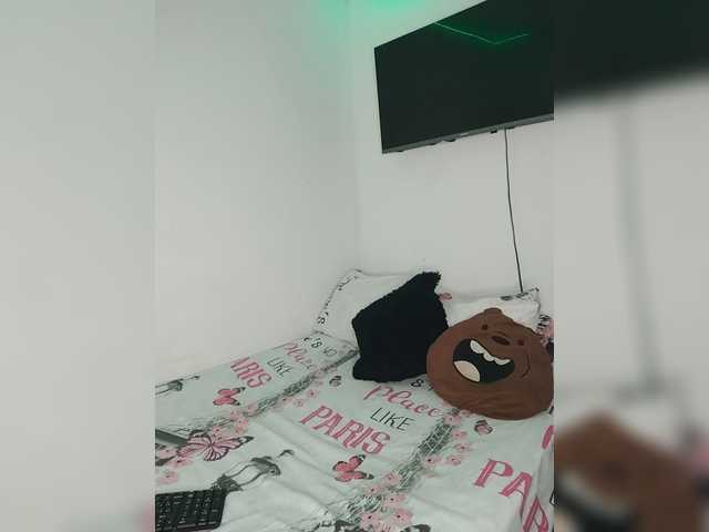 Kyra-1-1 live webcam show