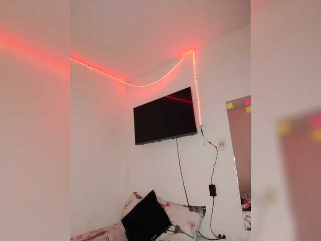 Kyra-1-1 live webcam show