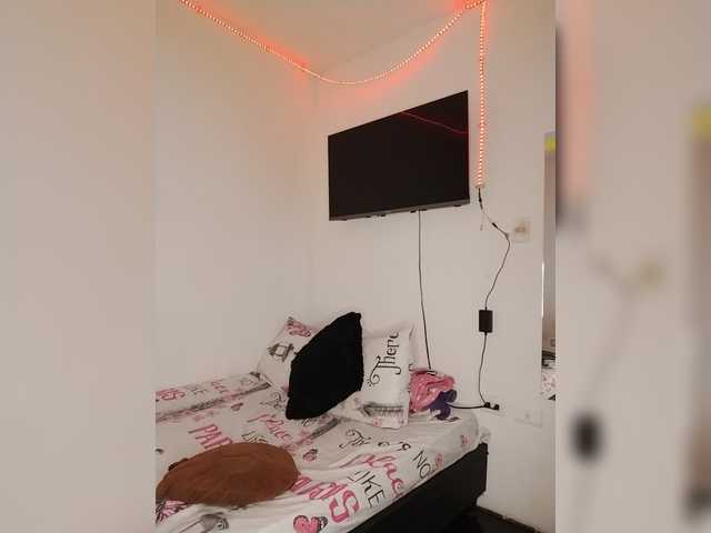 Kyra-1-1 live cam on BongaCams