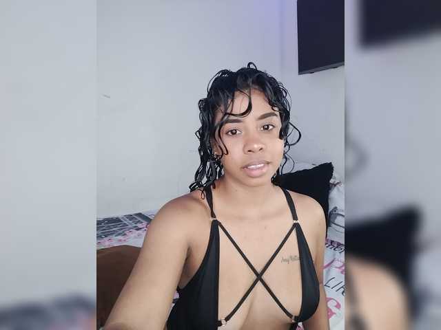 Kyra-1-1 live webcam show