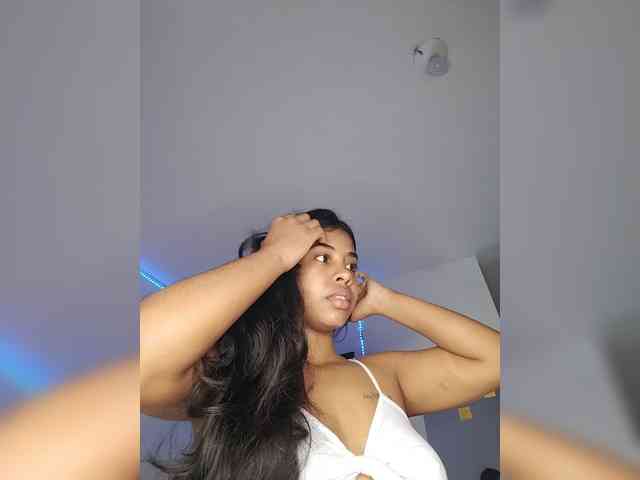 Kyra-1-1 webcam