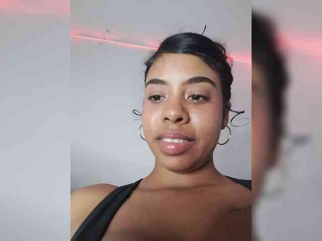 Kyra-1-1 webcam