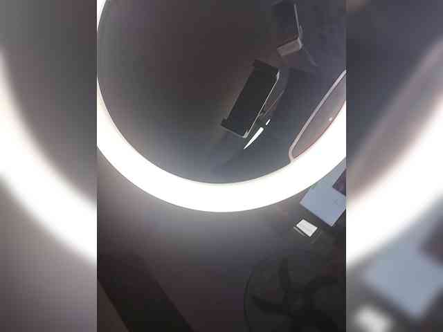 Kyra-1-1 webcam