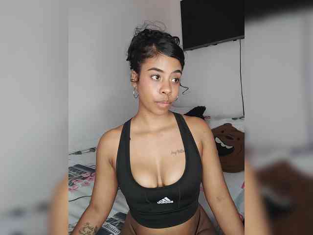 Kyra-1-1 webcam
