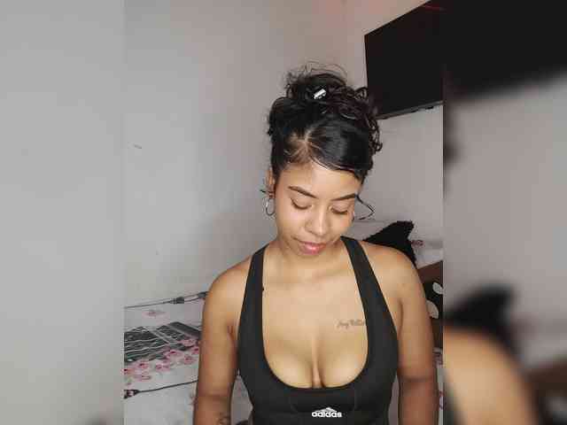 Kyra-1-1 webcam