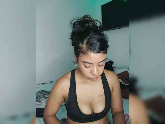 Kyra-1-1 webcam