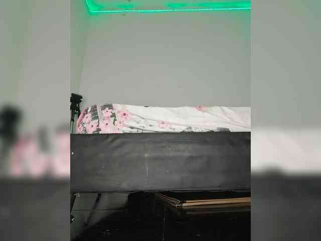 Kyra-1-1 webcam