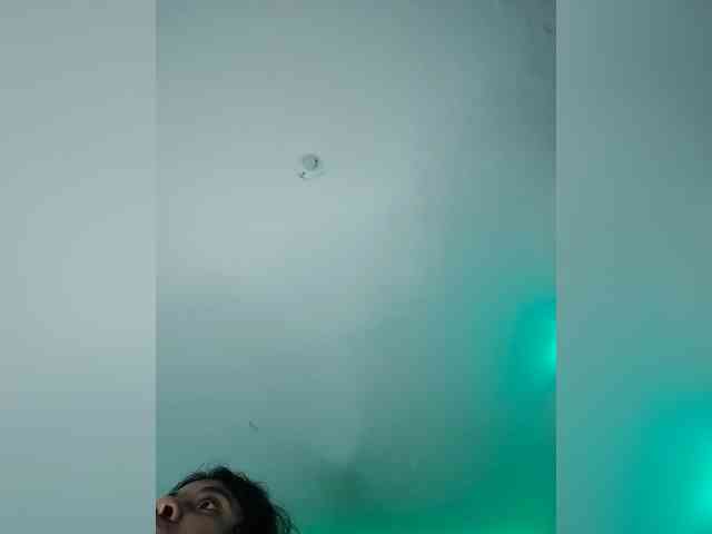 Kyra-1-1 webcam