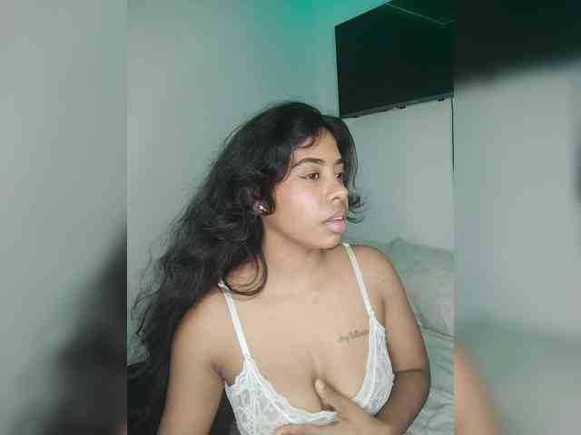 Kyra-1-1 webcam