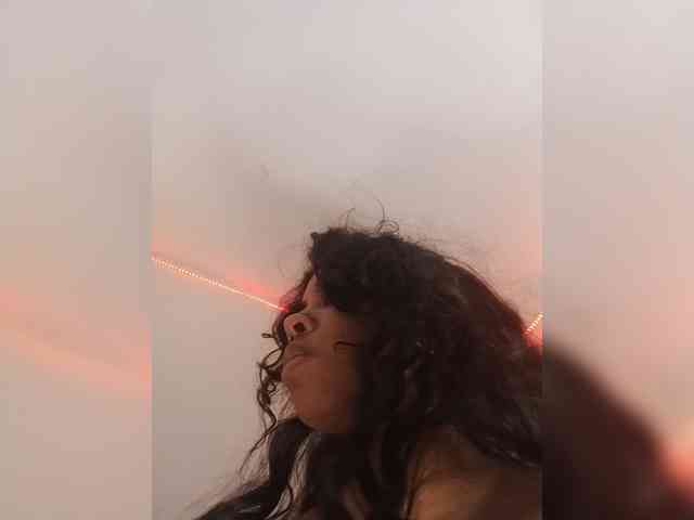 Kyra-1-1 webcam