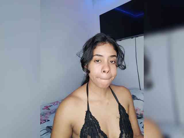 Kyra-1-1 webcam