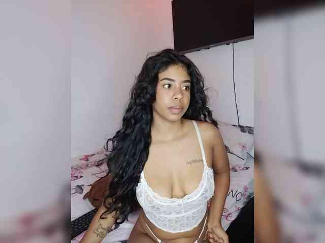 Kyra-1-1 webcam