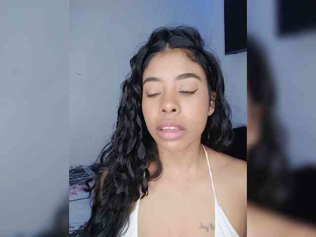 Kyra-1-1 webcam