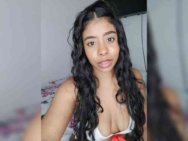 Kyra-1-1 webcam