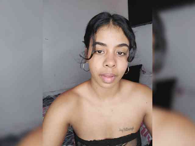 Kyra-1-1 webcam