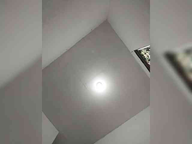 Kyra-1-1 webcam