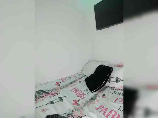 Kyra-1-1 webcam