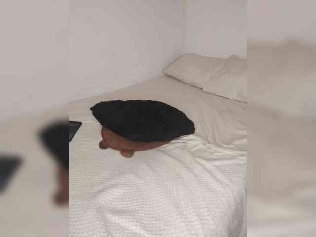 Kyra-1-1 webcam
