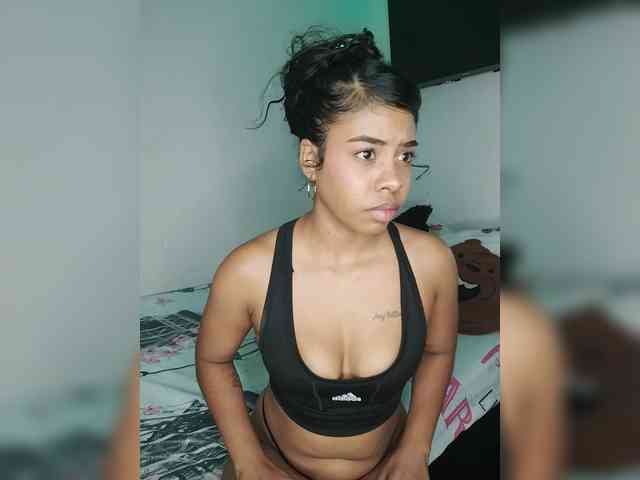 Kyra-1-1 webcam
