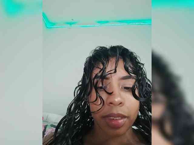 Kyra-1-1 webcam