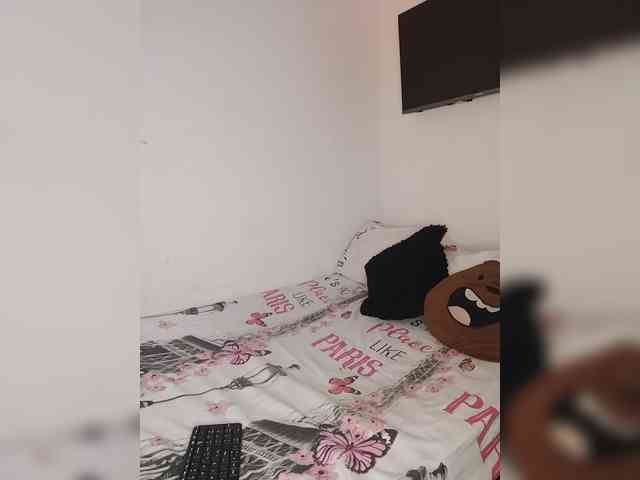 Kyra-1-1 Live Webcam on BongaCams