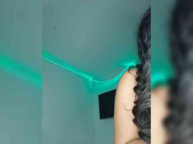 Kyra-1-1 webcam