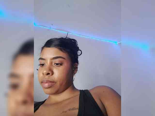 Kyra-1-1 webcam