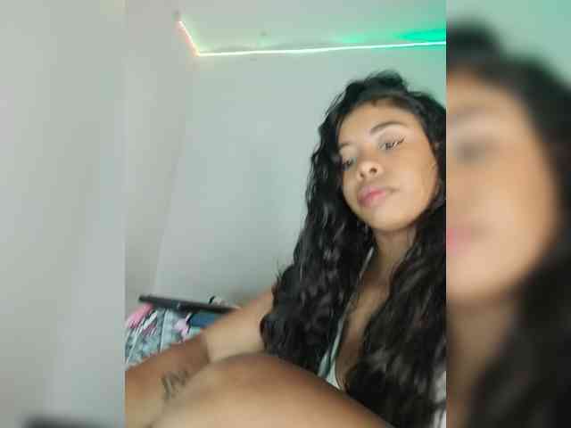 Kyra-1-1 webcam