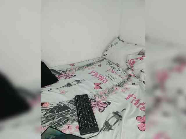 Kyra-1-1 webcam