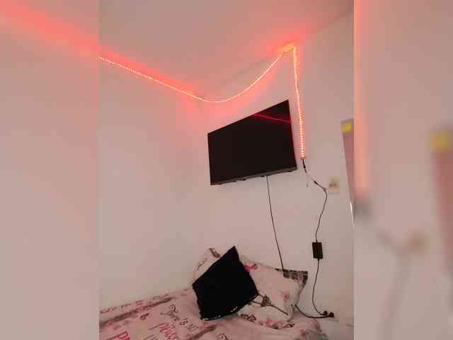 Kyra-1-1 webcam