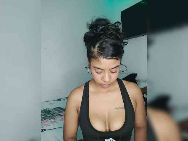 Kyra-1-1 webcam