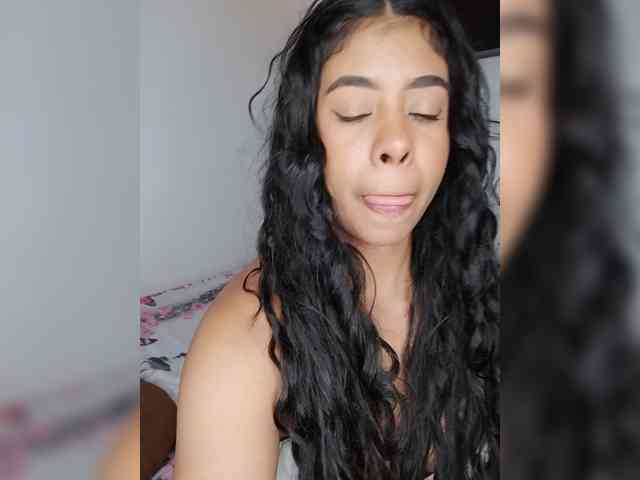 Kyra-1-1 webcam