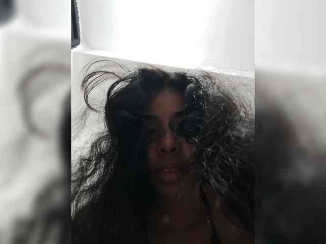 Kyra-1-1 webcam