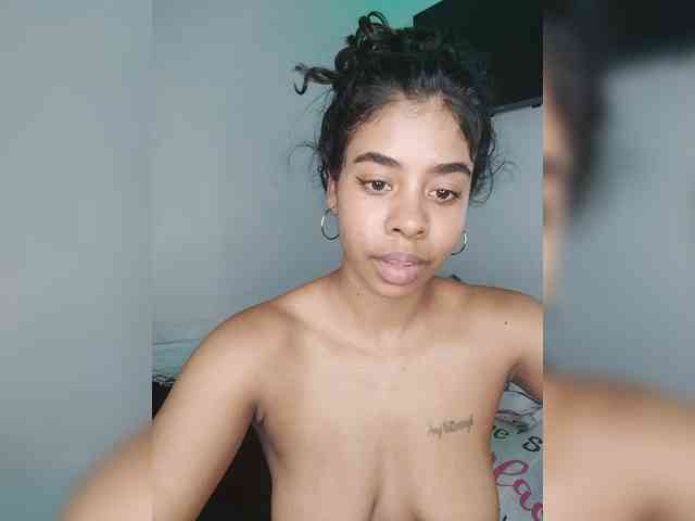 Kyra-1-1 webcam
