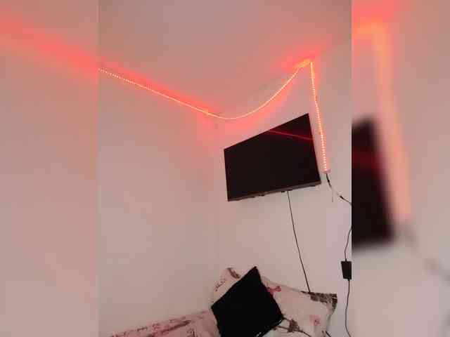 Kyra-1-1 webcam
