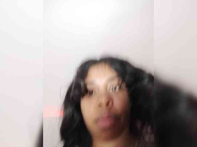 Kyra-1-1 webcam