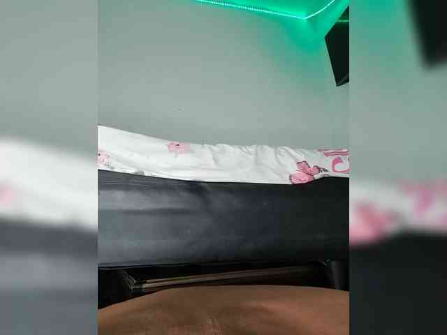 Kyra-1-1 webcam