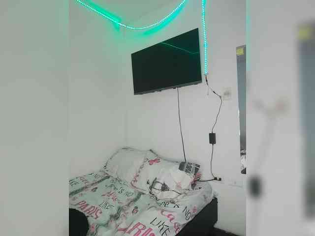 Kyra-1-1 webcam