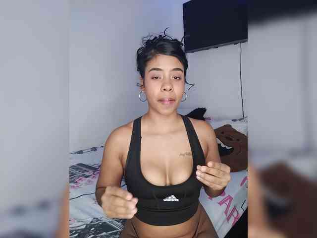 Kyra-1-1's cam show statistics and live stream