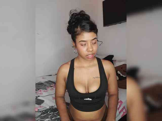 Kyra-1-1 webcam