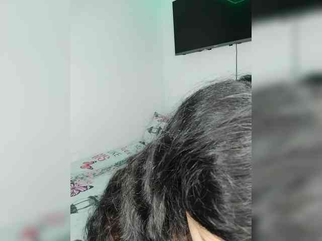 Kyra-1-1 webcam