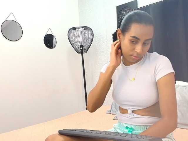 aliciagandhii live cam on BongaCams
