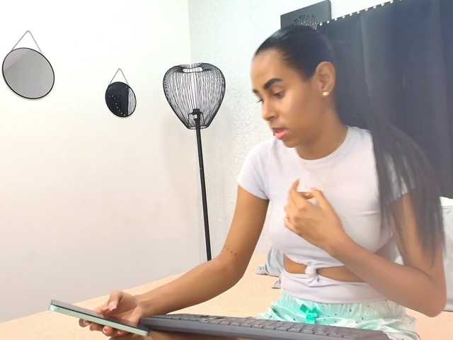aliciagandhii live cam on BongaCams