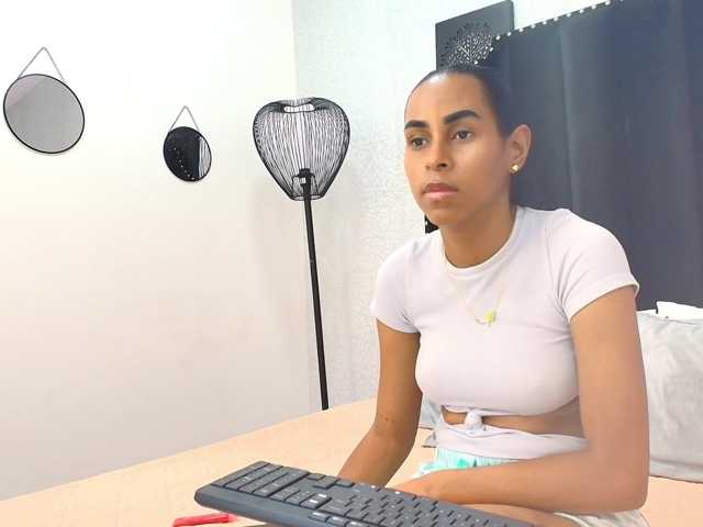 aliciagandhii live cam preview