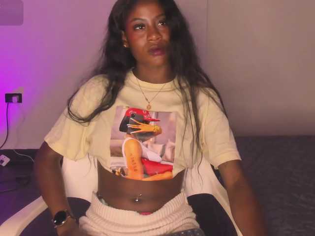 Isabella-22 live cam on BongaCams