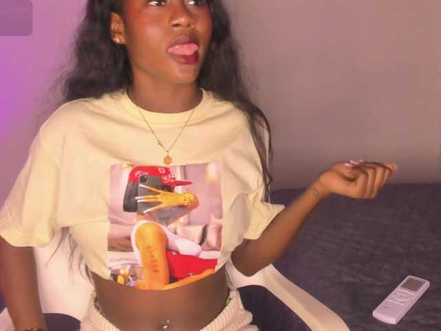 Isabella-22 live cam on BongaCams