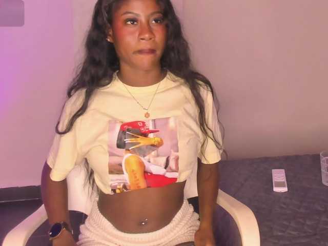 Isabella-22 live cam on BongaCams