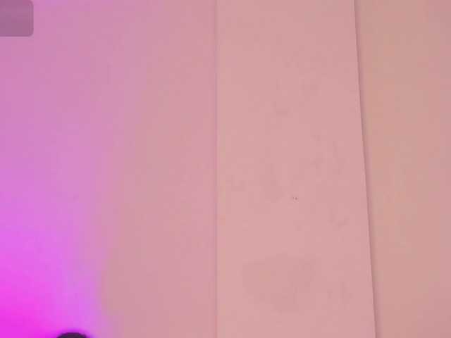 Isabella-22 live cam on BongaCams
