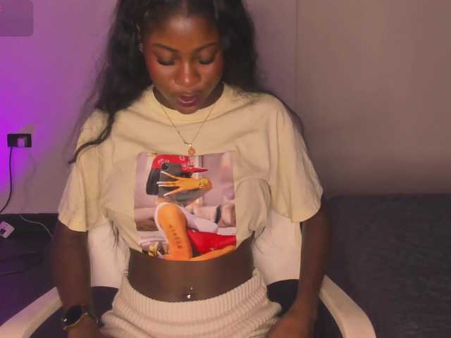 Isabella-22 live cam on BongaCams