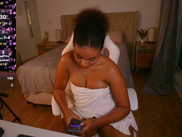 Naya-Milano live cam on BongaCams